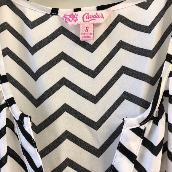 Candie's White and Black Herringbone Pattern Top - Size Small - Picture 4 of 6